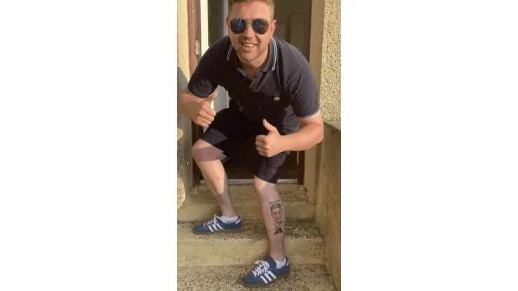 Otro colombiano más: hincha inglés no aguantó y se tatuó a James en una pierna