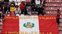 Hinchada peruana alentó a Lapadula en duelo entre Benevento vs. Perugia