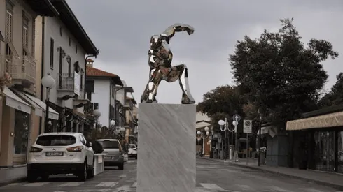 Un pueblo de Italia homenajea con una espectacular estatua a Iron Man