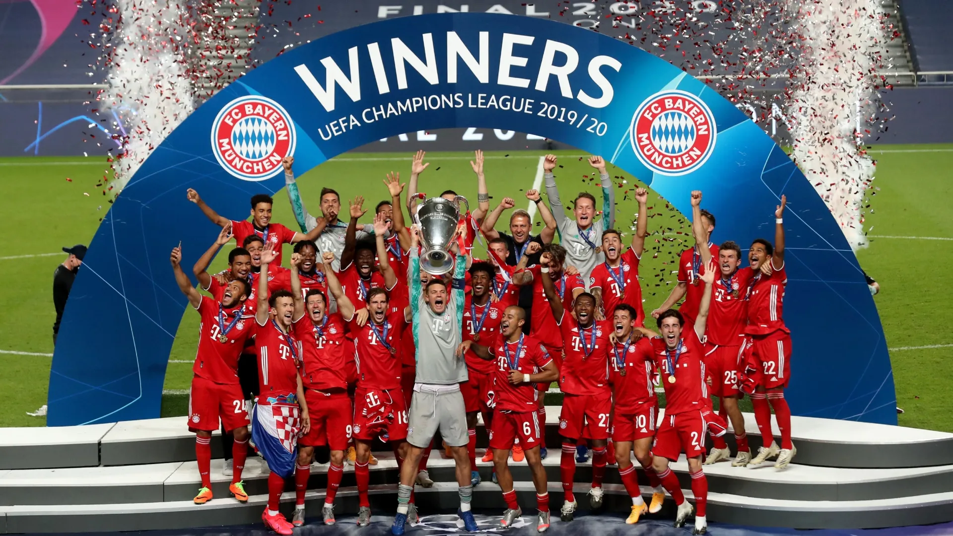 Manuel Neuer lifts the UEFA Champions League trophy as Bayern beat PSG in the 2020 final.