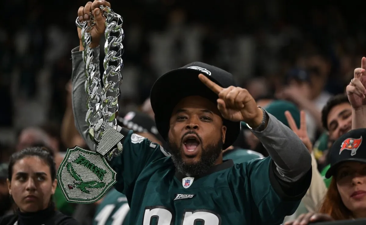 Philadelphia Eagles fan cheer after a 34-29 victory against the Green Bay Packers in 2024. (Source: Pedro Vilela/Getty Images)