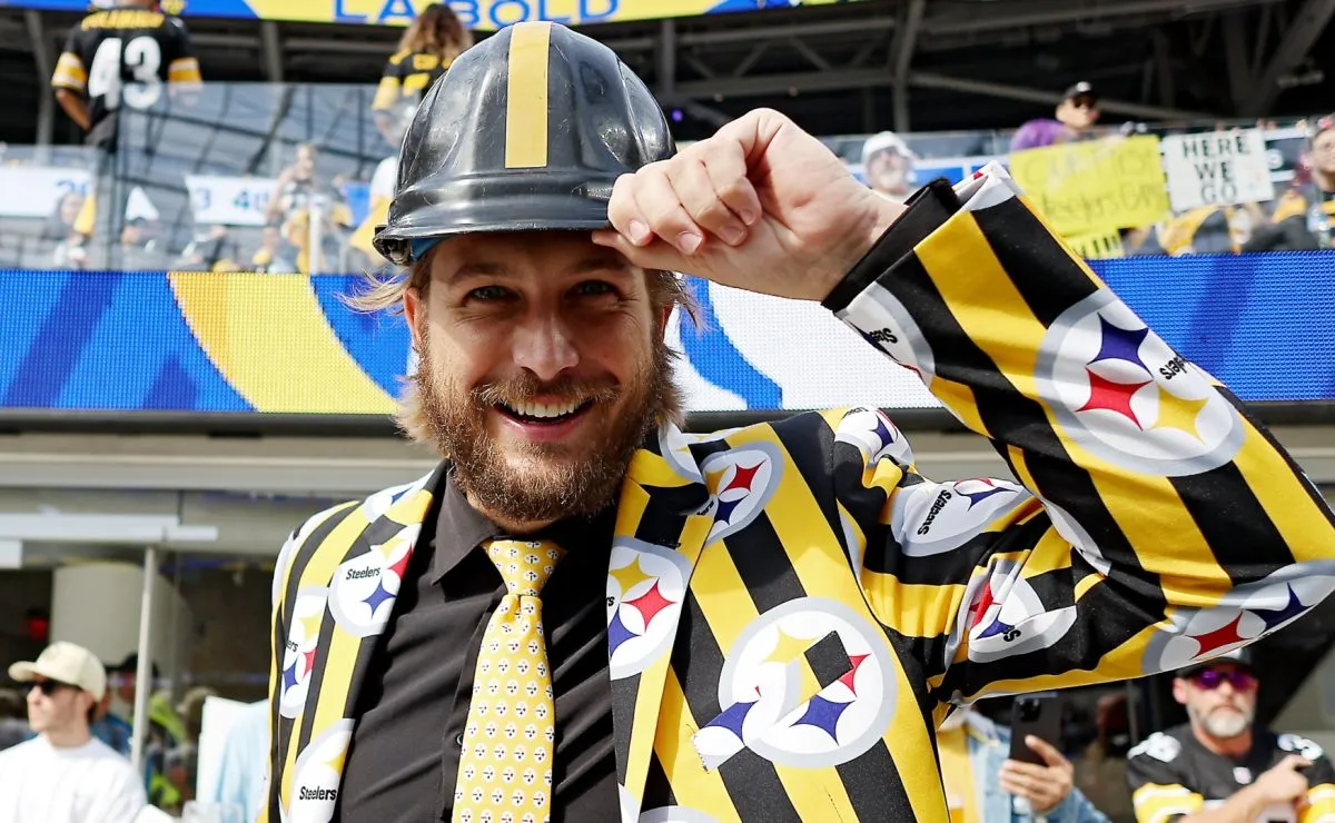 A Pittsburgh Steelers fan poses for a photo before the game against the Los Angeles Rams in 2023. (Source: Harry How/Getty Images)