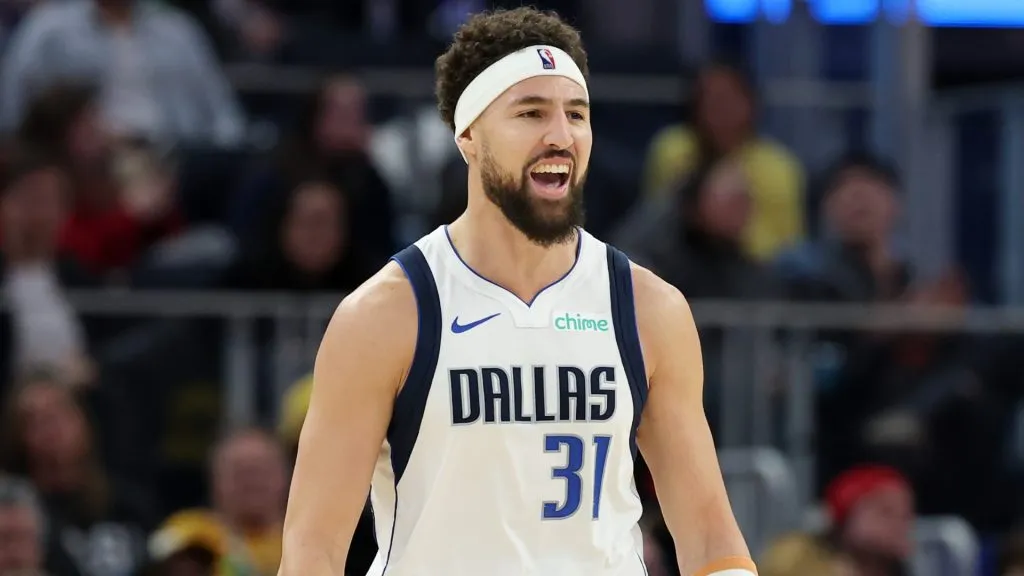 Klay Thompson #31 of the Dallas Mavericks reacts after making a basket against the Golden State Warriors in the second half at Chase Center on December 15, 2024.