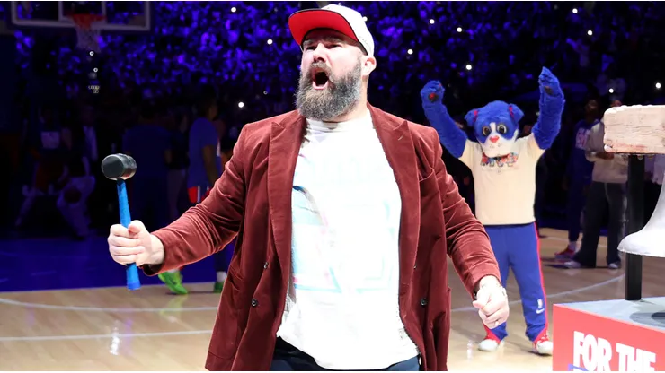 Jason Kelce at a Philadelphia 76ers game