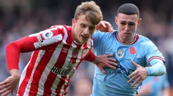 Mads Roerslev of Brentford and Phil Foden of Manchester City