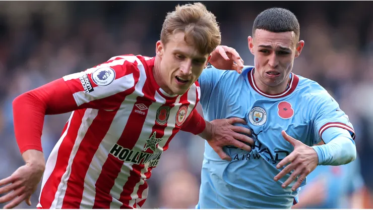 Mads Roerslev of Brentford and Phil Foden of Manchester City