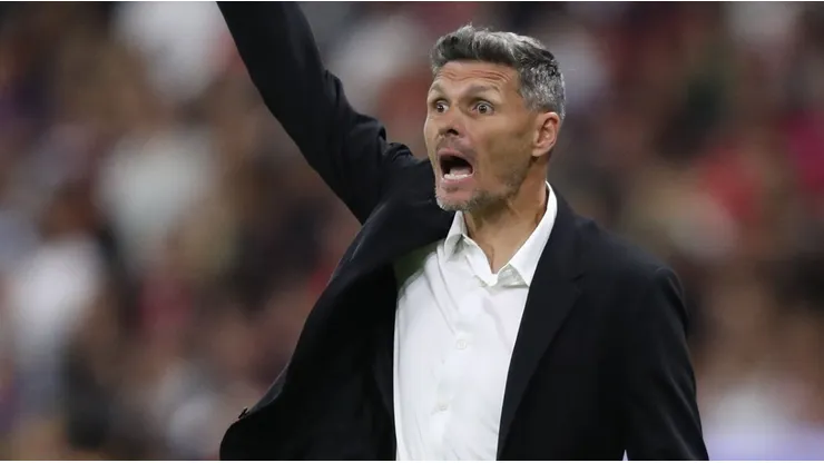 GUADALAJARA, MEXICO - FEBRUARY 25: Fernando Ortiz coach of America reacts during the 9th round match between Atlas and America as part of the Torneo Clausura 2023 Liga MX at Jalisco Stadium on February 25, 2023 in Guadalajara, Mexico. (Photo by Refugio Ruiz/Getty Images)