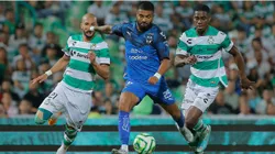 Rodrigo Aguirre of Monterrey controls the ball against Matheus Doria and Felix Torres of Santos (R)