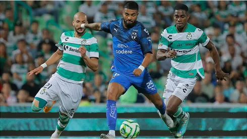 Rodrigo Aguirre of Monterrey controls the ball against Matheus Doria and Felix Torres of Santos (R)
