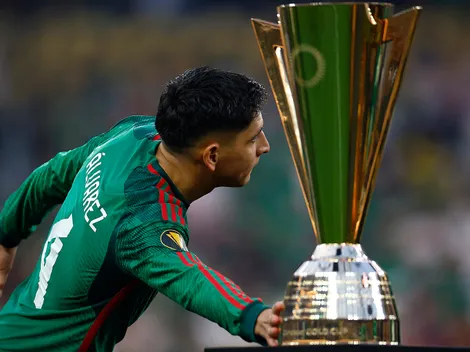 What is the Concacaf Gold Cup 2025 trophy made of? Weight and height
