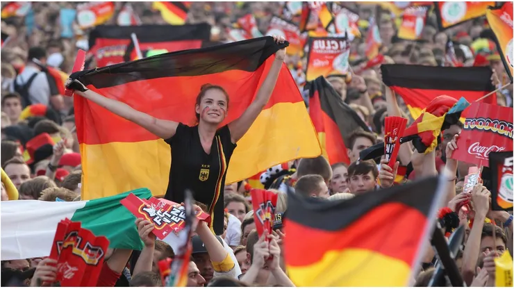 Fans wave German flags