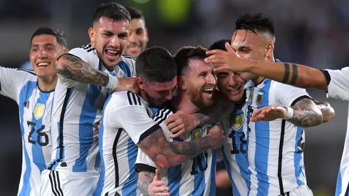 Lionel Messi of Argentina and his teamamtes