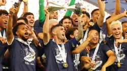 Pulisic and the USMNT celebrating the Concacaf Nations League win