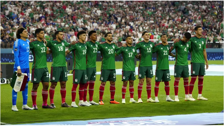 Team Mexico sings along to their National Anthem