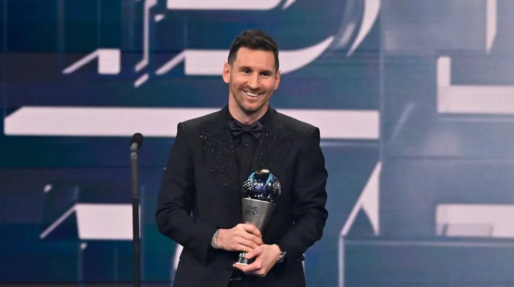 Messi with the FIFA the best award (Getty Images)