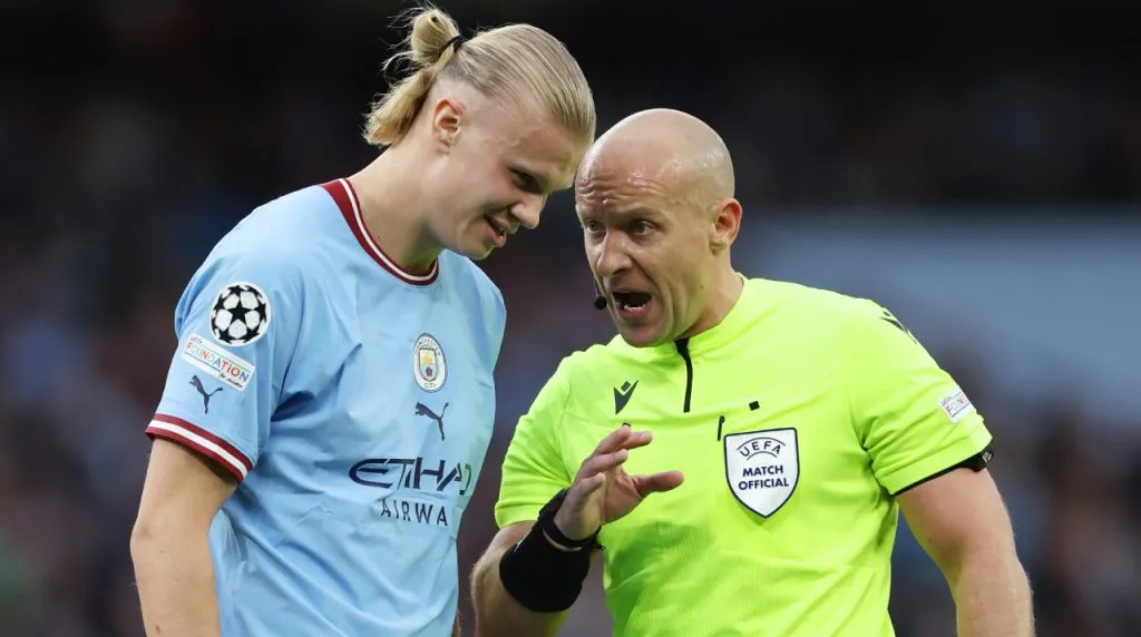Referee Szymon Marciniak