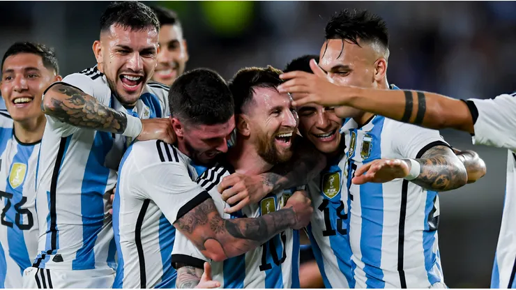 Lionel Messi of Argentina and his teammates