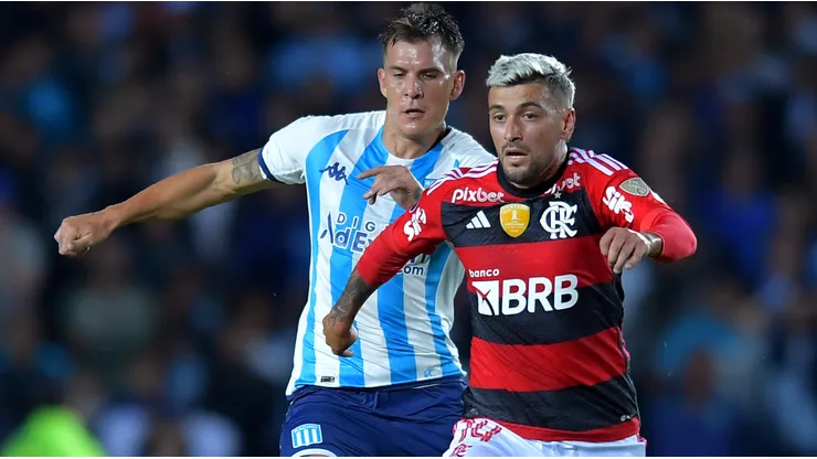 Nicolás Reniero of Racing Club and Giorgian De Arrascaeta of Flamengo