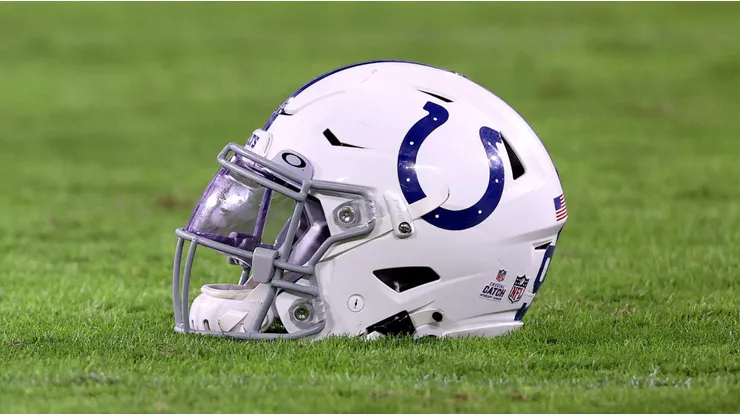 Indianapolis Colts helmet (2021)