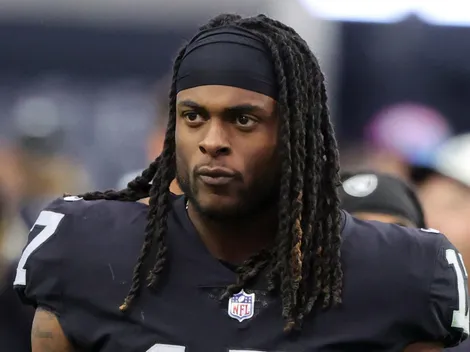 Davante Adams shows his love for Las Vegas during the 2023 Stanley Cup