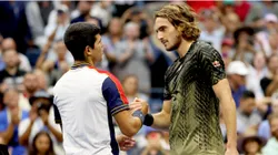 Carlos Alcaraz (L) and Stefanos Tsitsipas (R) of Greece