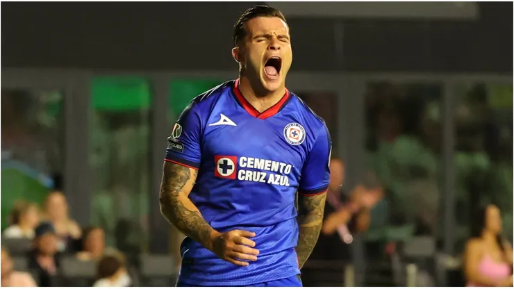 Elias Hernandez #11 of Cruz Azul