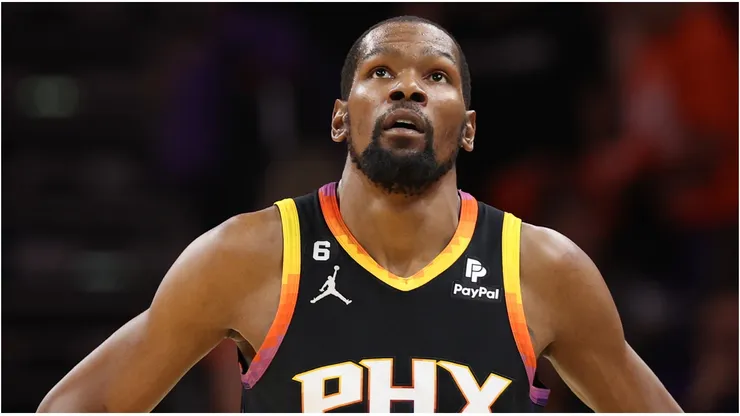 Kevin Durant playing for the Phoenix Suns.