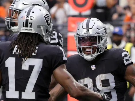 Davante Adams warns the Raiders about Josh Jacob's situation
