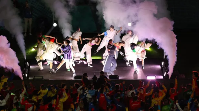 BENEE and Mallrat perform on stage during the ooen during the FIFA Women’s World Cup Australia & New Zealand 2023 (Buda Mendes/Getty Images)