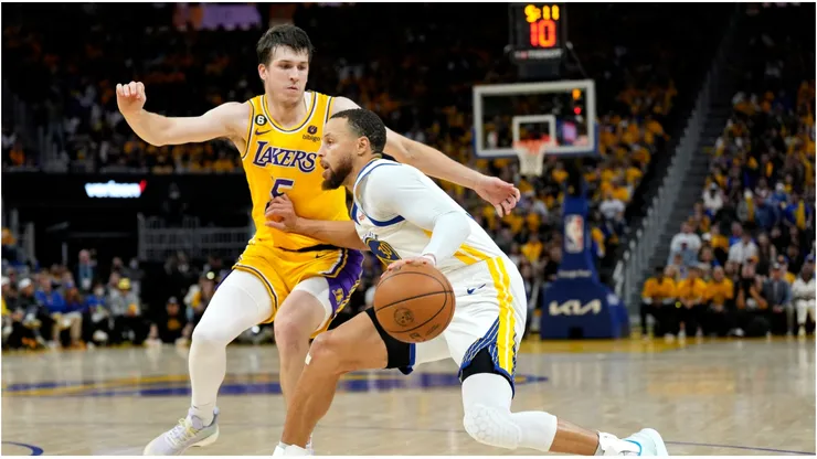 Austin Reaves and Stephen Curry