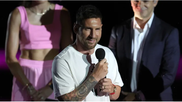 Inter Miami unveils Lionel Messi as new signing (2023)