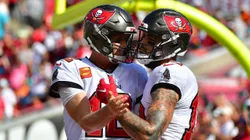 Tom Brady (left) with Mike Evans (right) - Tampa Bay Buccaneers - NFL 2021