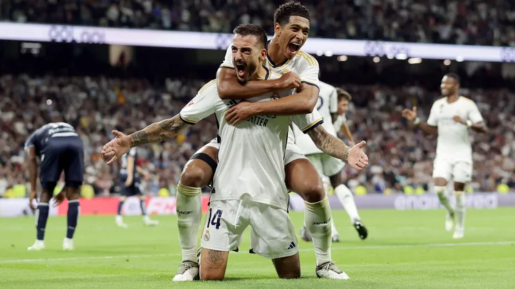 Joselu of Real Madrid celebrates with team mate Jude Bellingham