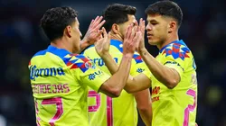 Alejandro Zendejas (L) of America celebrates with Richard Sánchez (R)