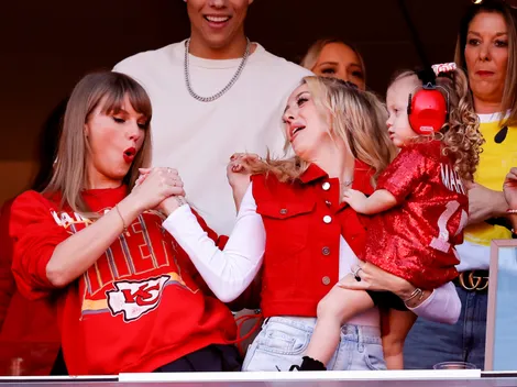Taylor Swift and Brittany Mahomes’ new handshake has split the Internet