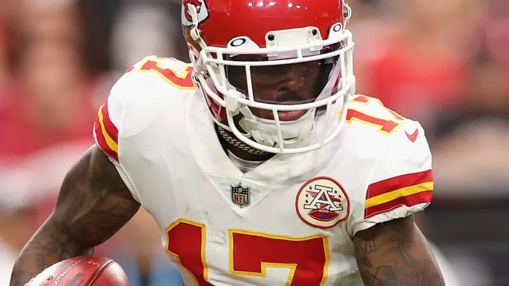 Hardman returning a kickoff with Kansas City