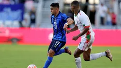 Jairo Henríquez #17 of El Salvador controls the ball against Ronny Labonne #7 of Martinique
