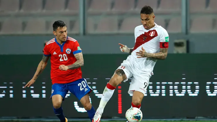 Paolo Guerrero against Charles Aranguiz
