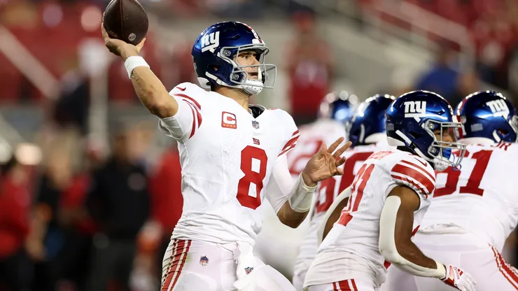Daniel Jones #8 of the New York Giants