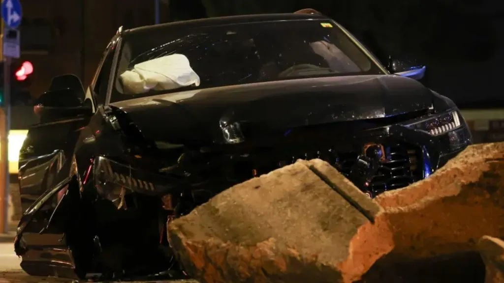 Balotelli’s car after crash (The Sun)