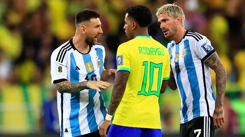 Lionel Messi of Argentina (L) and teammate Rodrigo de Paul talk to Rodrygo of Brazil after the match was delayed due to incidents in the stands during a FIFA World Cup 2026 Qualifier match between Brazil and Argentina at Maracana Stadium on November 21, 2023 in Rio de Janeiro, Brazil.