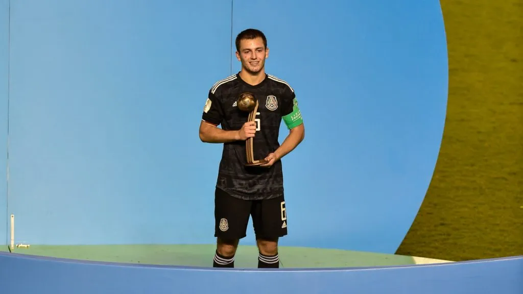 Eugenio Pizzuto of Mexico poses after winning the Bronze Golden Ball award during the Final the FIFA U-17 Men's World Cup Brazil 2019 final match Mexico and Brazil at Bezerrao Stadium on November 17, 2019 in Brasilia, Brazil.