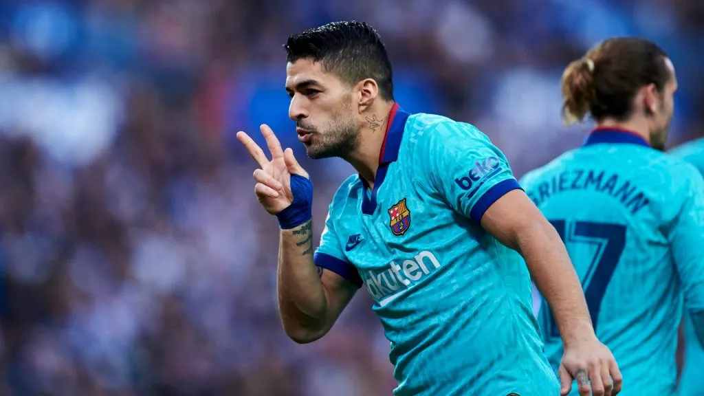 Luis Suarez doing his typical goal celebration at Barcelona