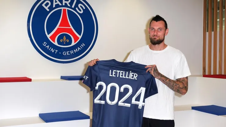 PSG goalkeeper robbed at knife point