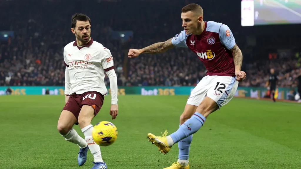 BIRMINGHAM, ENGLAND – DECEMBER 06: Lucas Digne of Aston Villa crosses the ball whilst under pressure from Bernardo Silva of Manchester City during the Premier League match between Aston Villa and Manchester City at Villa Park on December 06, 2023 in Birmingham, England. (Photo by Catherine Ivill/Getty Images)