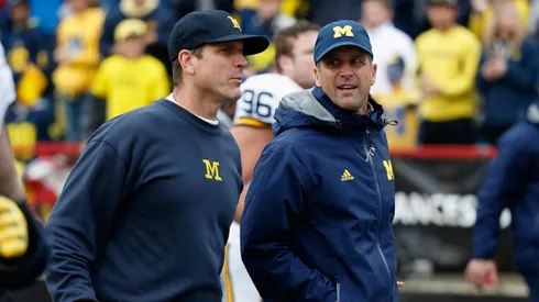 John and Jim Harbaugh during a game of the Michigan Wolverines in 2015