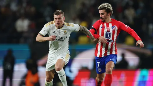 Toni Kroos of Real Madrid battles for possession with Antoine Griezmann of Atletico Madrid during the Super Copa de Espana semi-final match between Real Madrid CF and Atletico Madrid at Al-Awwal Park on January 10, 2024 in Riyadh, Saudi Arabia.