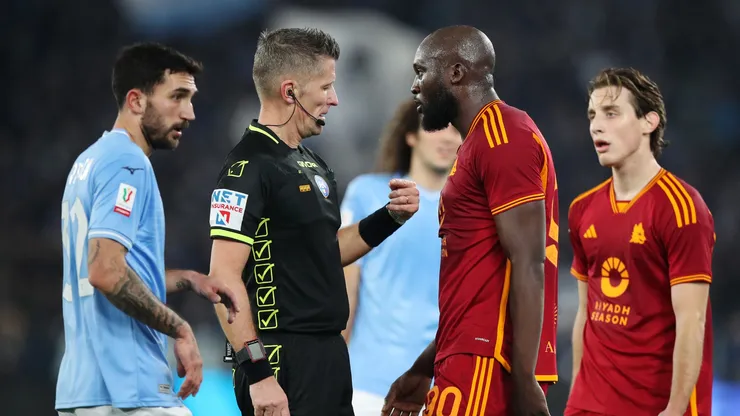 Romelu Lukaku of AS Roma speaks with match referee Daniele Orsato during the Coppa Italia match between SS Lazio and AS Roma at Stadio Olimpico on January 10, 2024 in Rome, Italy.