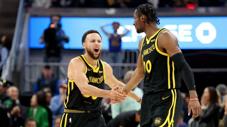 Stephen Curry and Jonathan Kuminga of the Golden State Warriors.