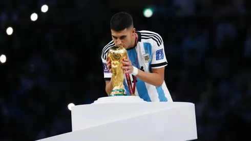Exequiel Palacios kissing the World Cup trophy.